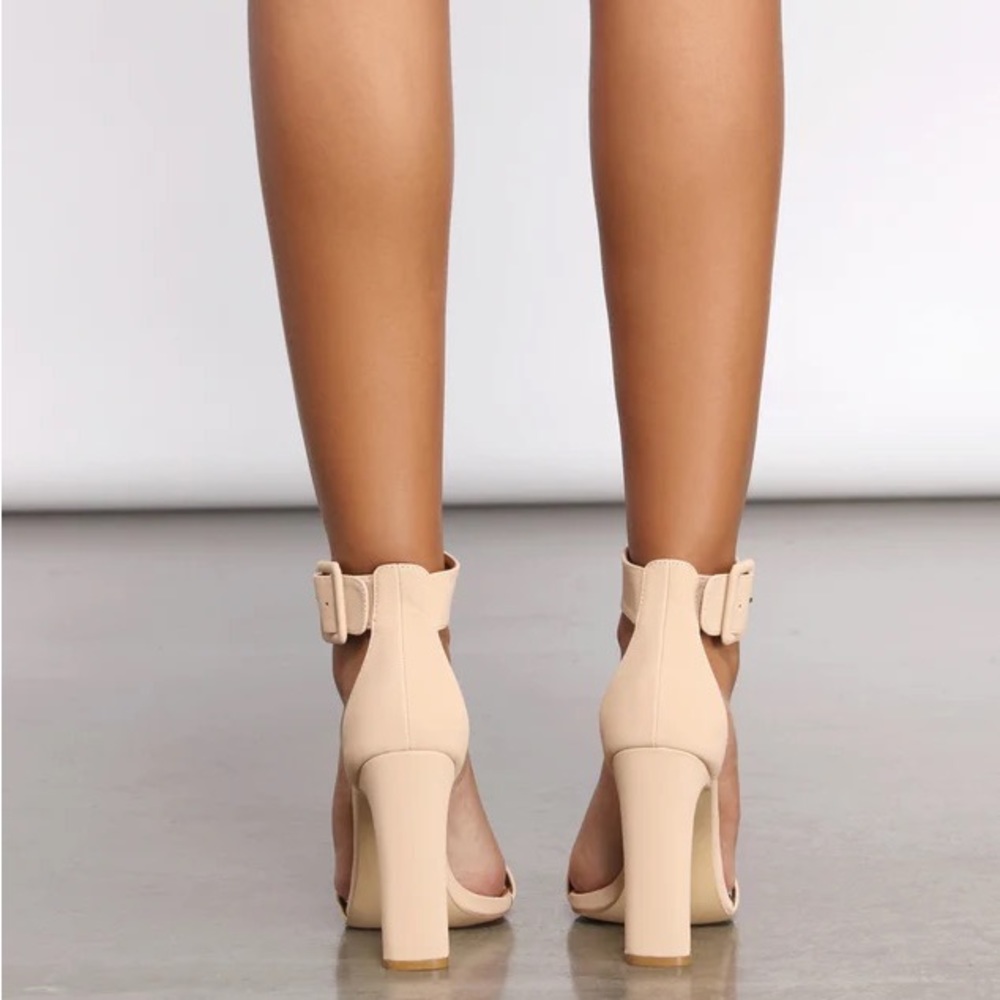 Windsor | Buckle Down Block Heel - Picture 4 of 8